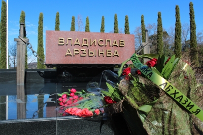 В столице Абхазии прошла историко-патриотическая акция памяти "Дорогами Героев, стезею Славы"
